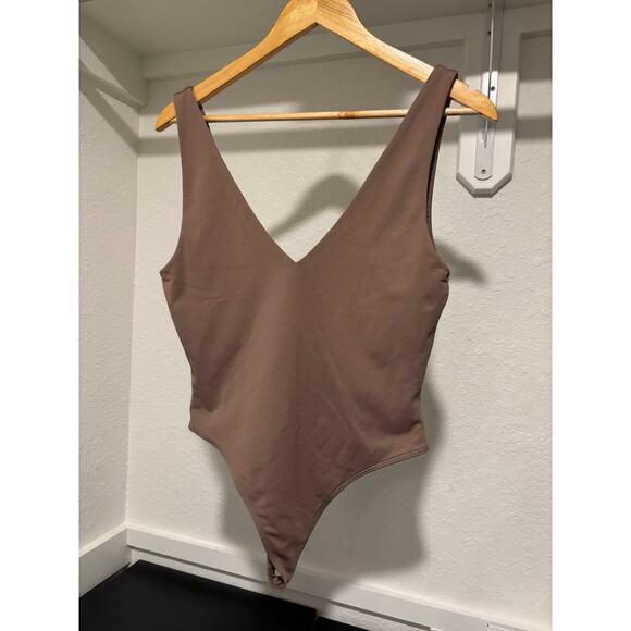 Aritzia Babaton Contour V-Neck Bodysuit Sz L - Picture 3 of 7